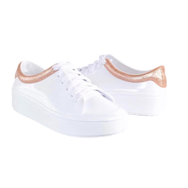 Sags tall sneaker/ White with gold stripe